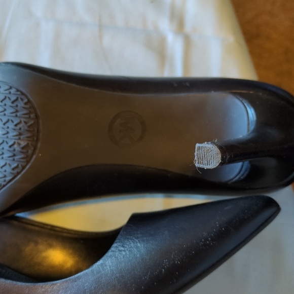 Michael Kors Dorothy Leather Heels Sleek Pointed Toe Rubber Outsole Black W US 5 - Picture 11 of 13